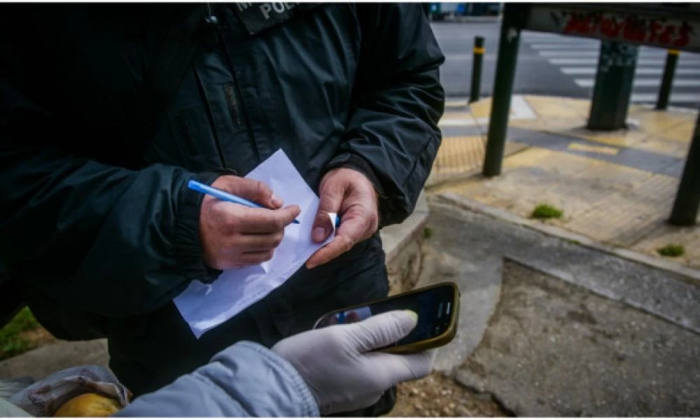 Πάσχα: Ακόμη και με αστυνομικό μέχρι τον ηλικιωμένο συγγενή μας!